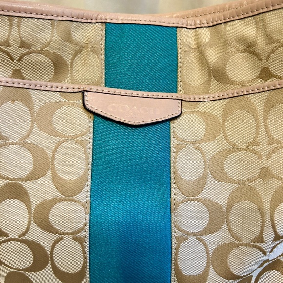 😍🌻 Coach Crossbody Bag Fabric Signature Pattern With Stipe - Picture 2 of 7